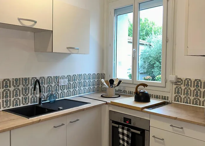 Spacieux T2 Climatise - Pres Du Centre Apartment
